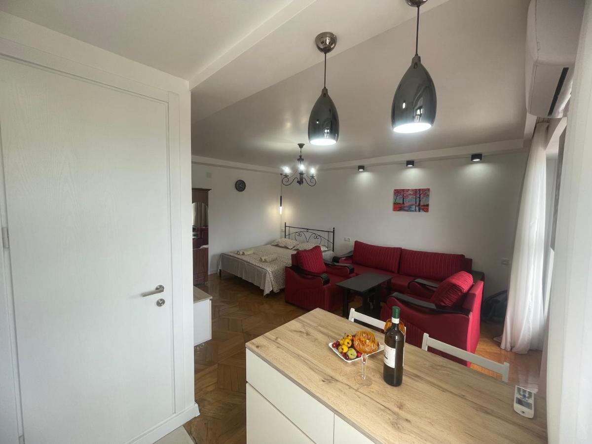 Apartment 2 Minutes From The Sea Batumi Exterior foto