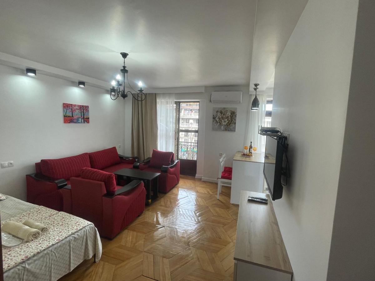 Apartment 2 Minutes From The Sea Batumi Exterior foto
